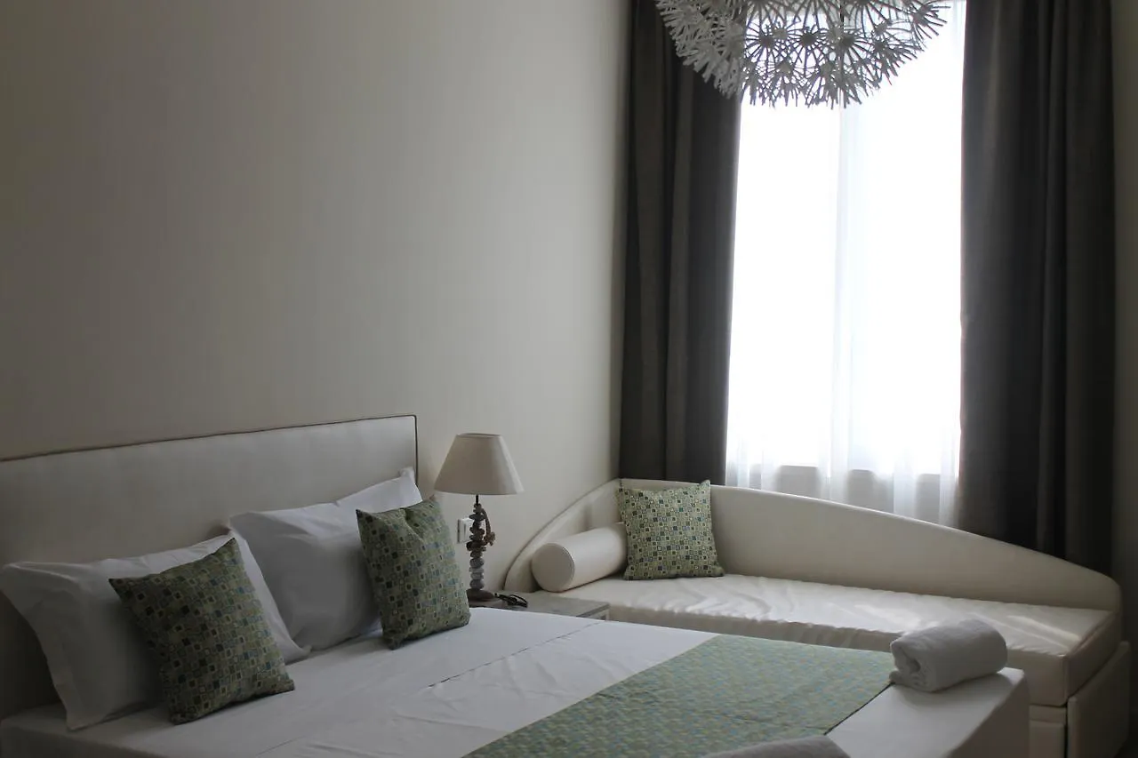 Lake Garda Beach Hostel Padenghe sul Garda