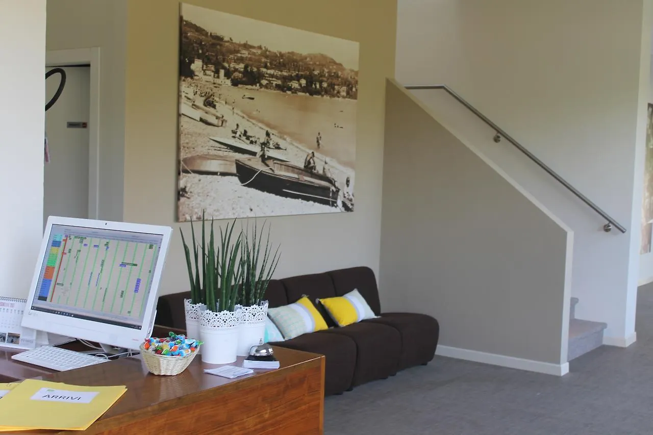 Lake Garda Beach Hostel Padenghe sul Garda Bed & Breakfast