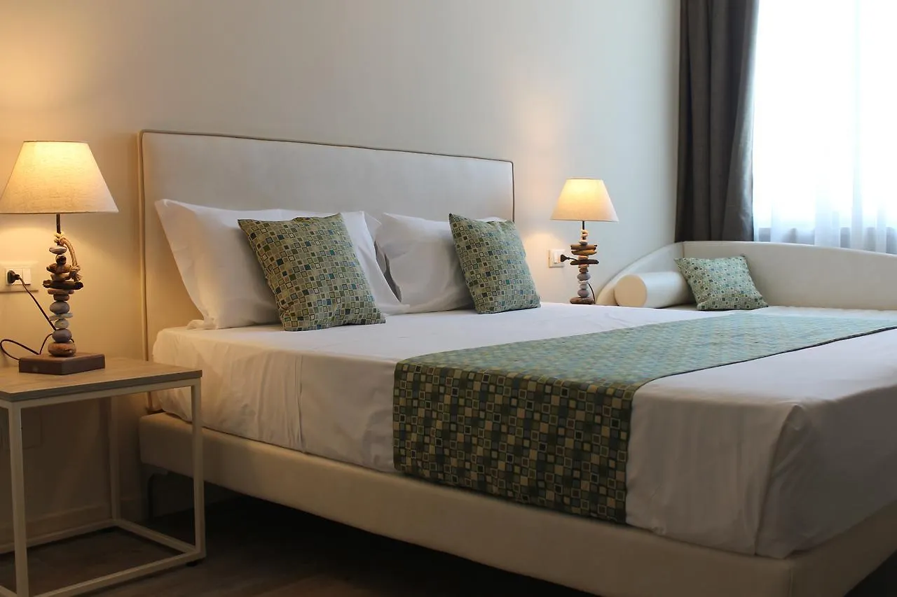 Lake Garda Beach Hostel Padenghe sul Garda