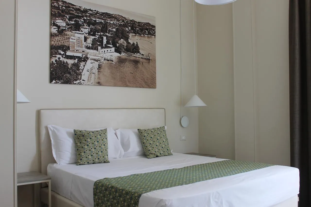 Lake Garda Beach Hostel Padenghe sul Garda 3*,