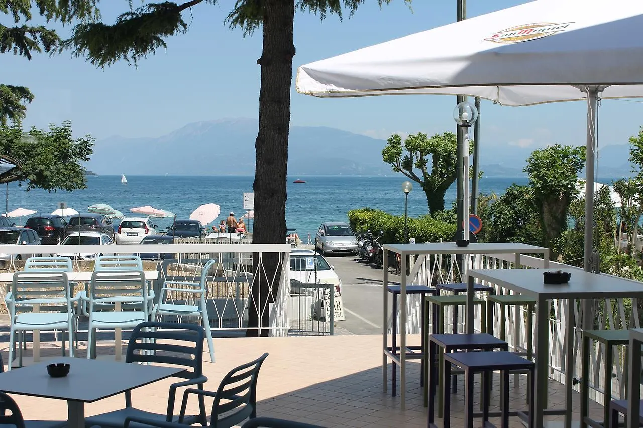 Lake Garda Beach Hostel Padenghe sul Garda 3*,  Italia