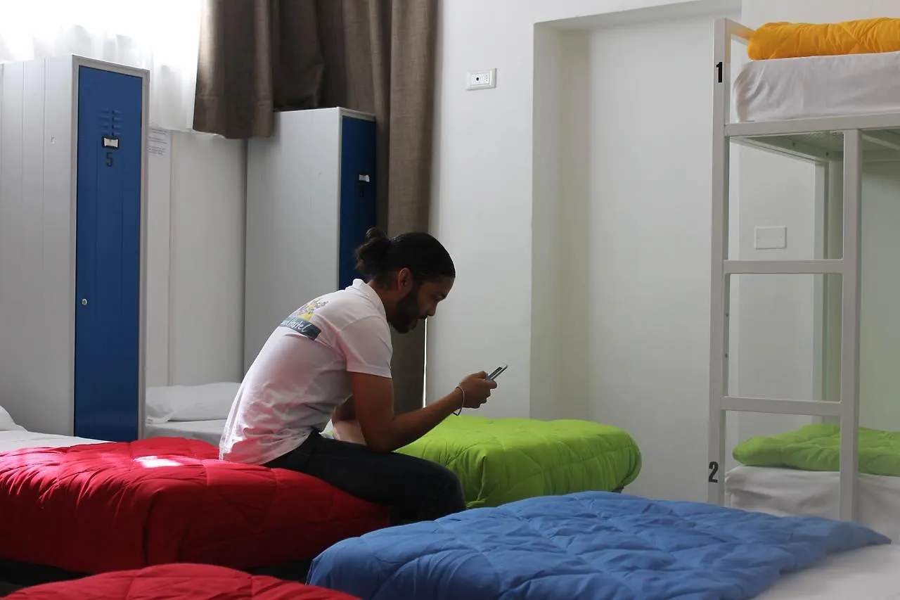 Lake Garda Beach Hostel Padenghe sul Garda